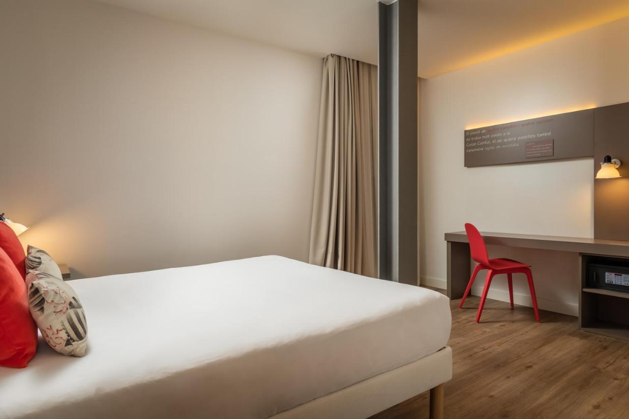 Hotel Ibis Styles Barcelona Centre Esterno foto