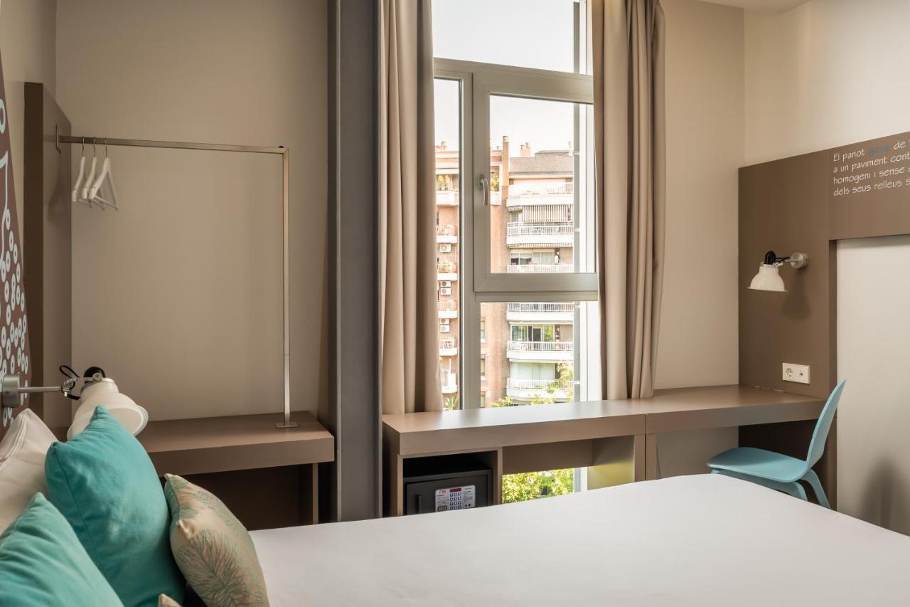 Hotel Ibis Styles Barcelona Centre Esterno foto